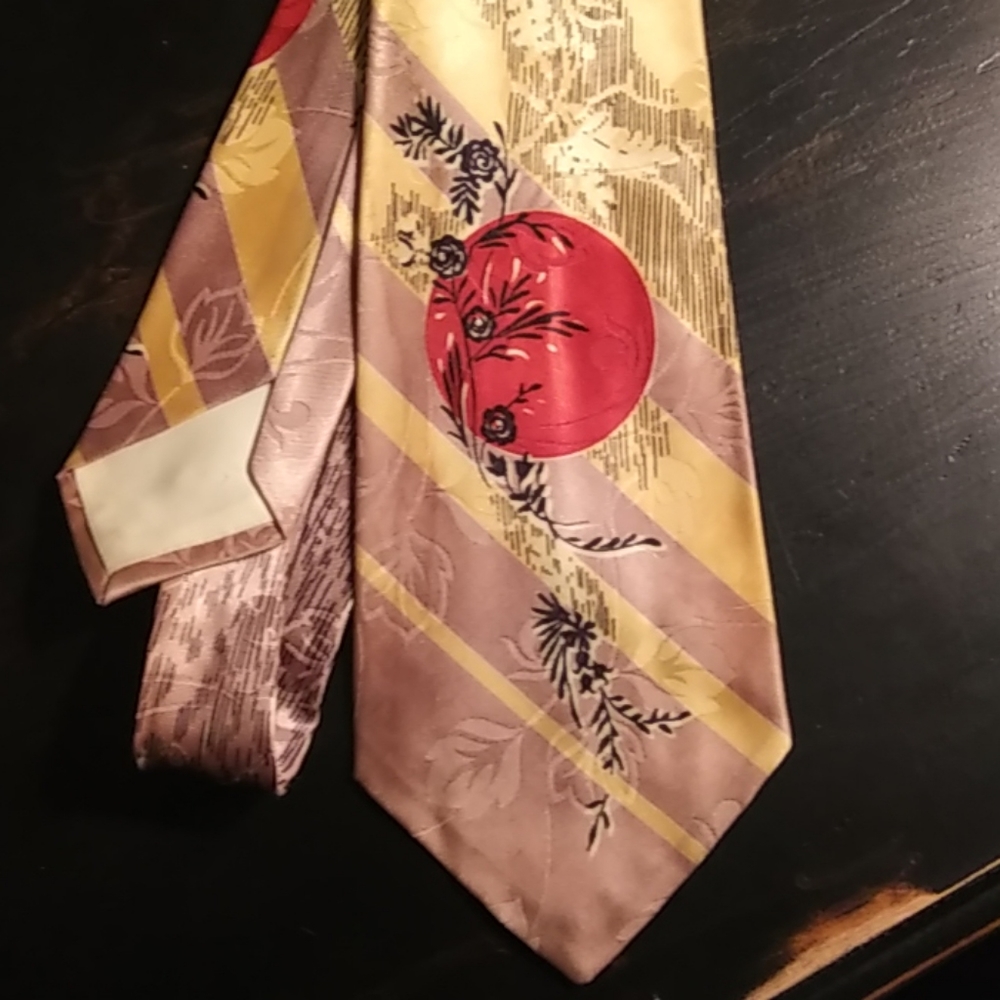 Gorgeous vintage tie, likely '30s or '40s